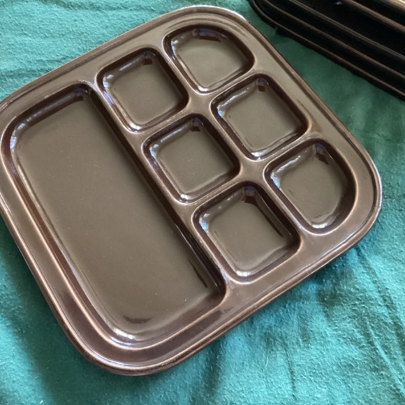 SET OF SIX VINTAGE DARK BROWN CERAMIC SQUARE SHAPED DIVIDED/FONDUE PLATES - Picture 8 of 10